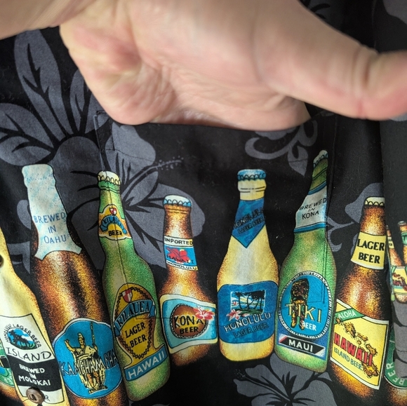 Men's Black Floral Hawaiian Shirt Size L - Picture 4 of 4